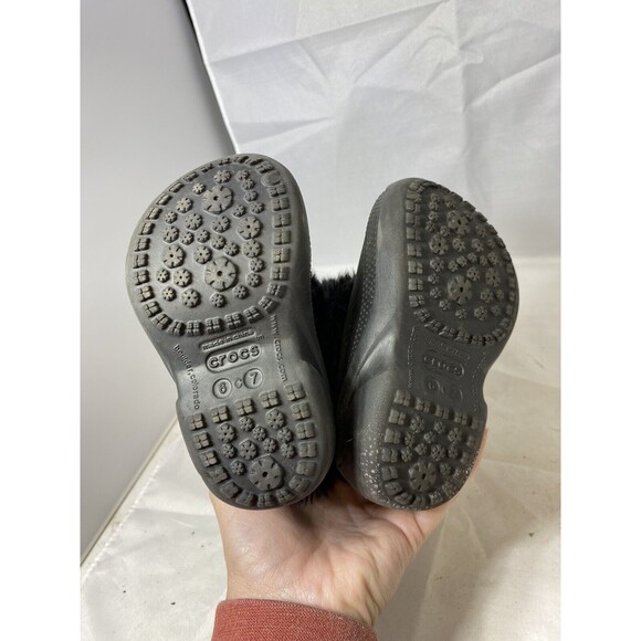 Children’s crocs furry boots size 6-7 - Picture 4 of 6